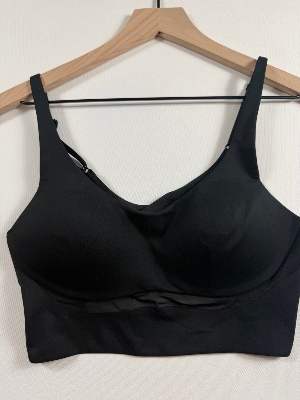 Victoria’s Secret Lightweight Longline Sports Bra Black 36B Mesh Panel